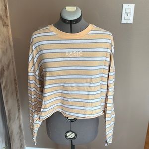 This Ling sleeve shirt is cute and barely worn!